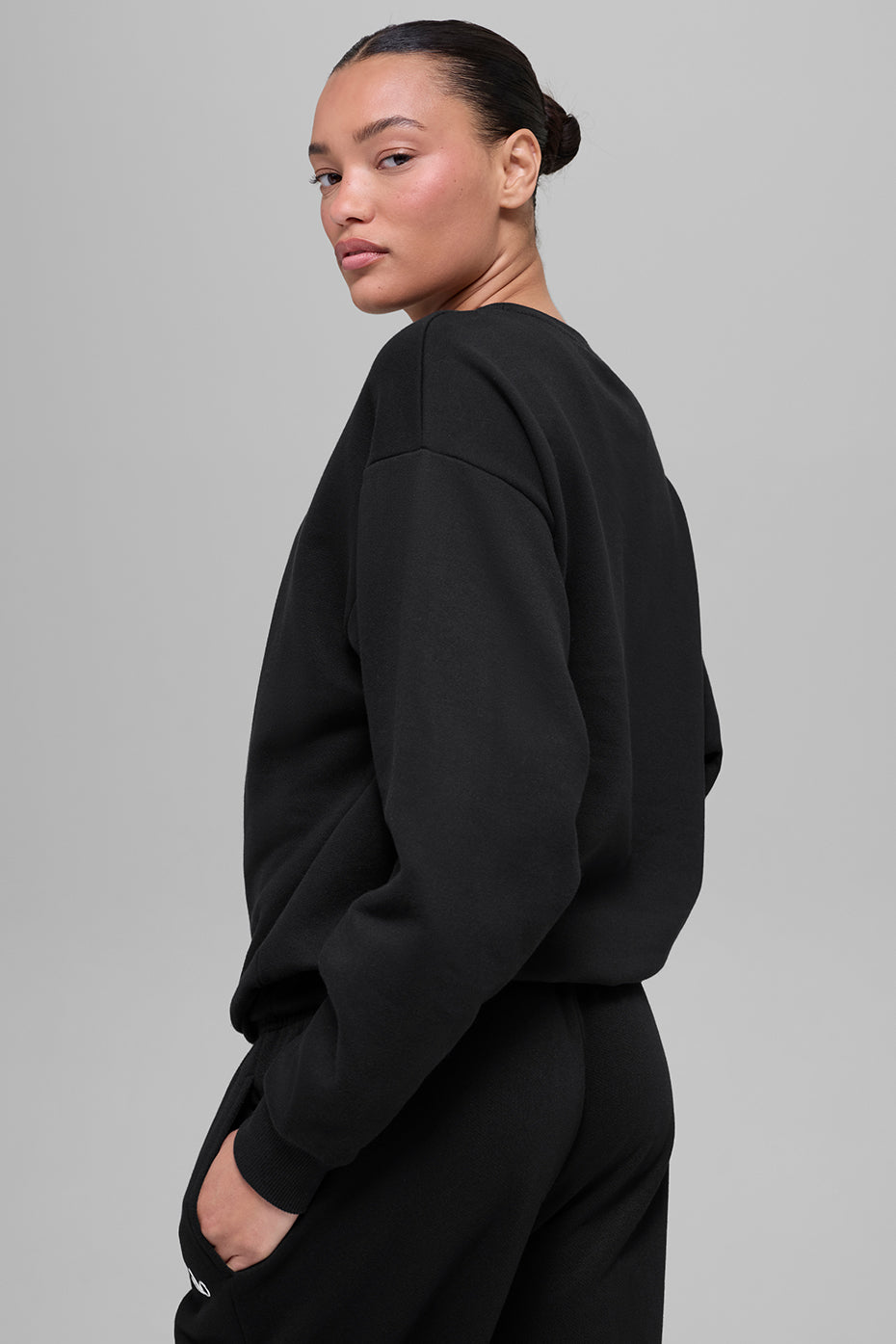 Accolade Crew Neck Pullover - Black