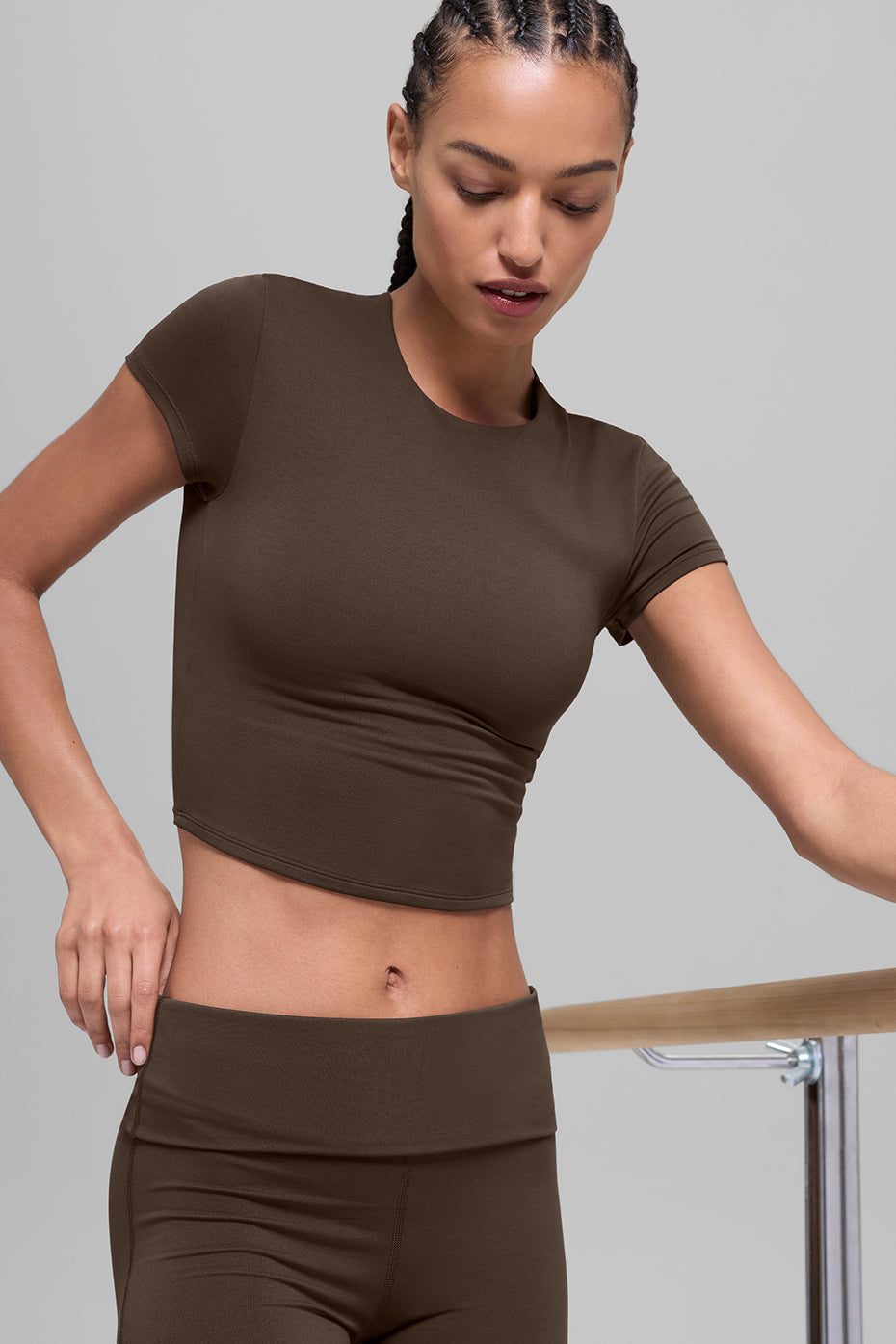 ALO Softsculpt Precision Short Sleeve Top - Espresso