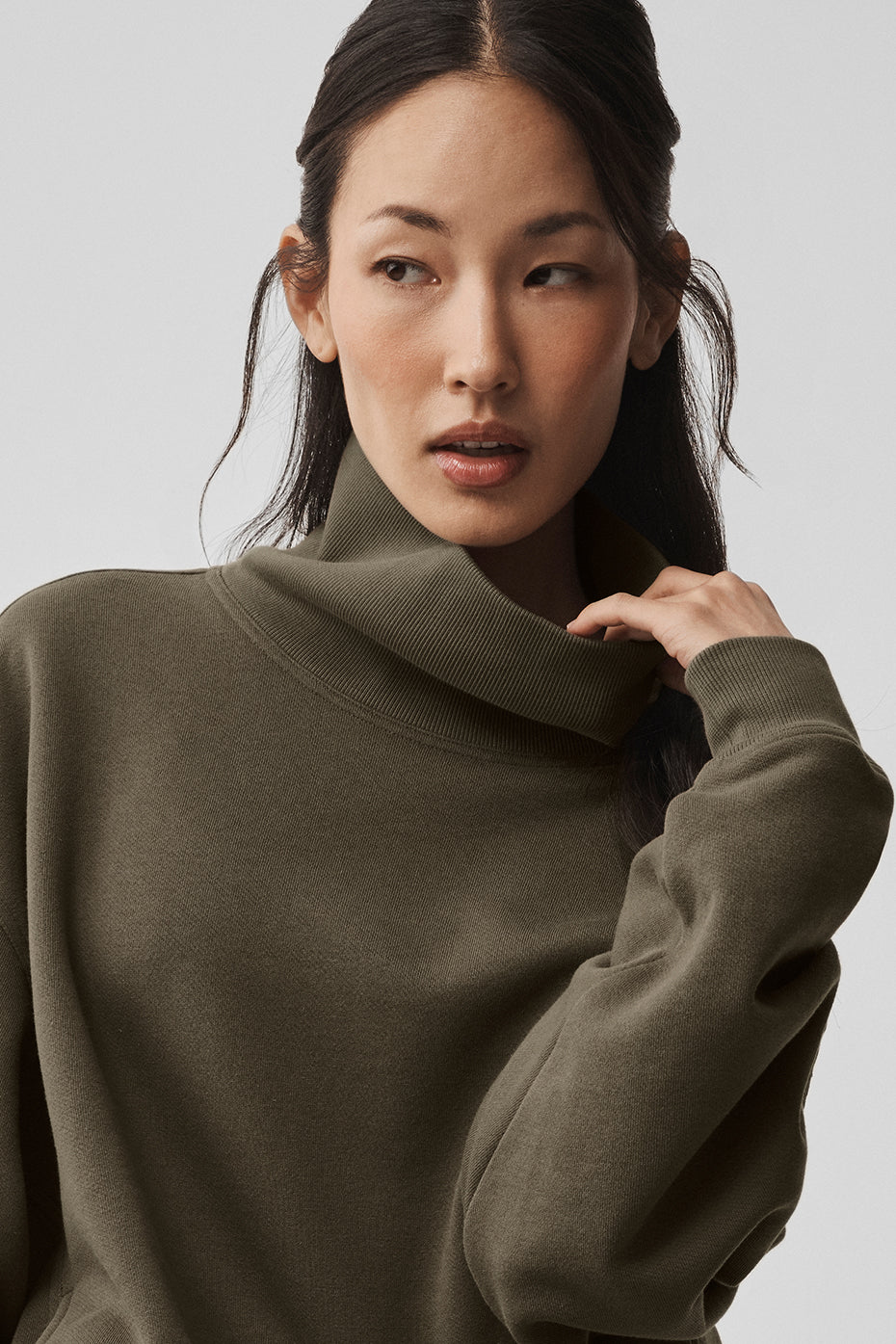 Hazy Mock Neck Pullover - Olive Tree